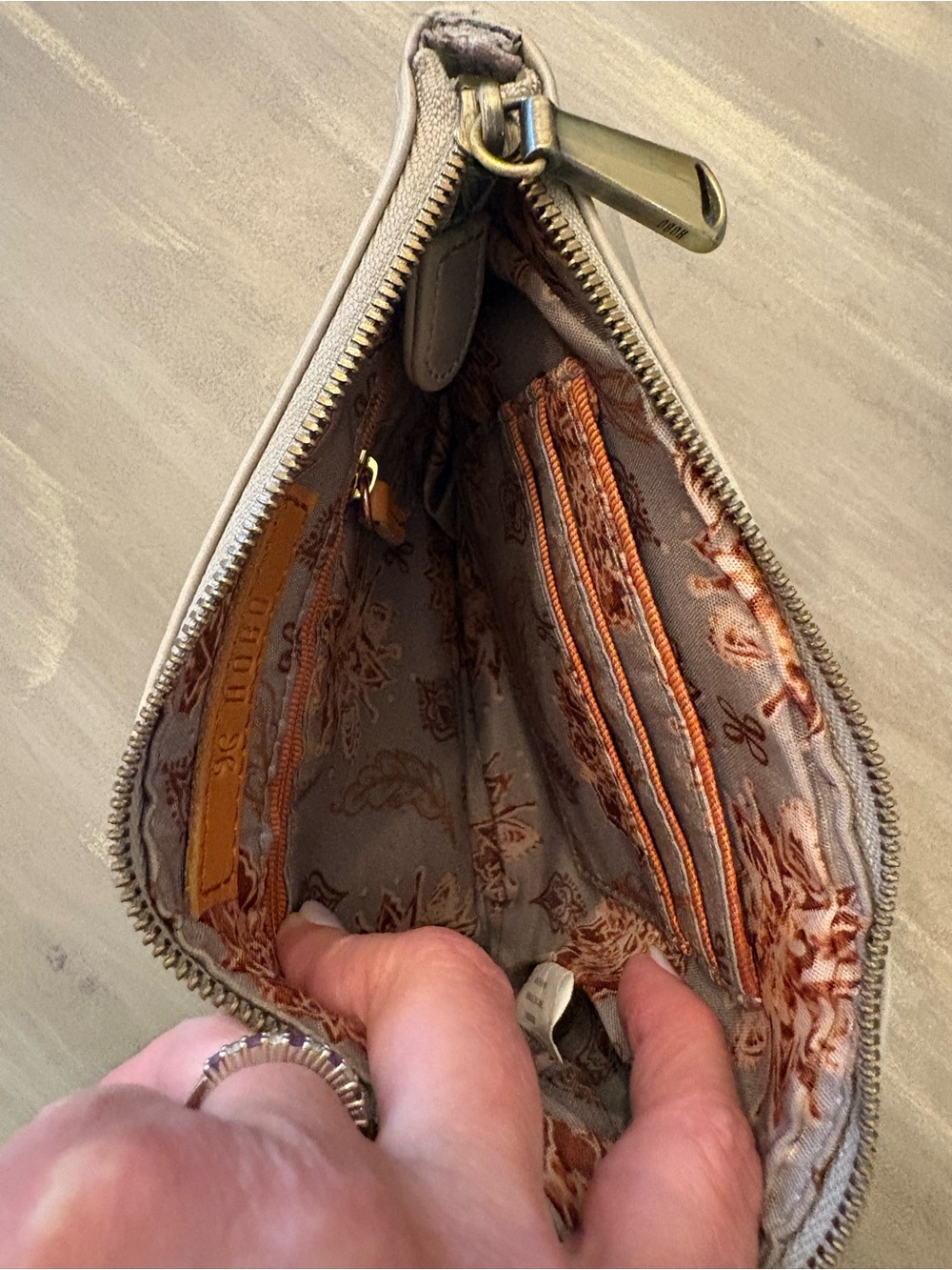 Hobo Women's Leather Zip Wristlet in Light Grey/Beige - Picture 5 of 6